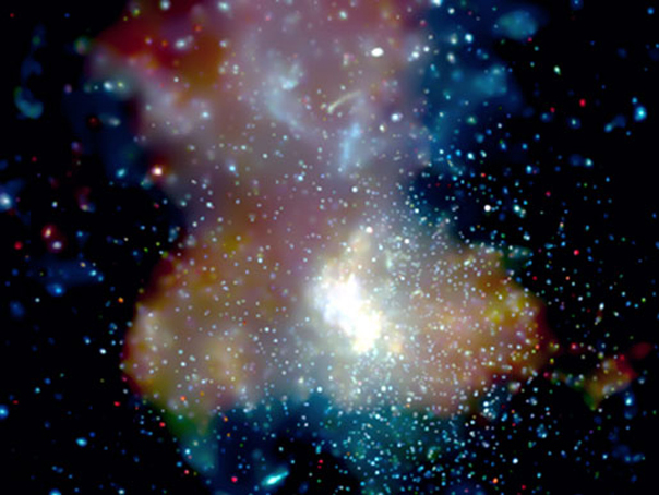 Imaginea articolului GAURĂ NEAGRĂ supermasivă, "prea mare" potrivit teoriilor cunoscute, descoperită în centrul unei galaxii - VIDEO