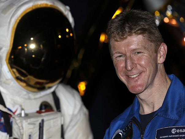 Imaginea articolului Întâmplare amuzantă: Astronautul britanic Tim Peake a greşit numărul când a sunat din spaţiu - FOTO
