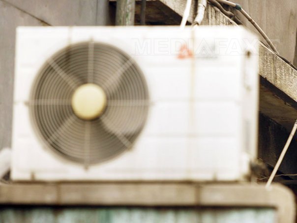 Imaginea articolului Care este temperatura potrivită la care trebuie setat aerul condiţionat pe timp de CANICULĂ