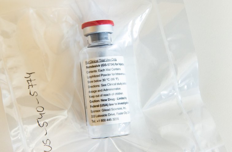 Imaginea articolului Medicamentul care a reuşit să trateze coronavirusul la maimuţe. Terapia Cluj: "Poate fi produs şi în România"