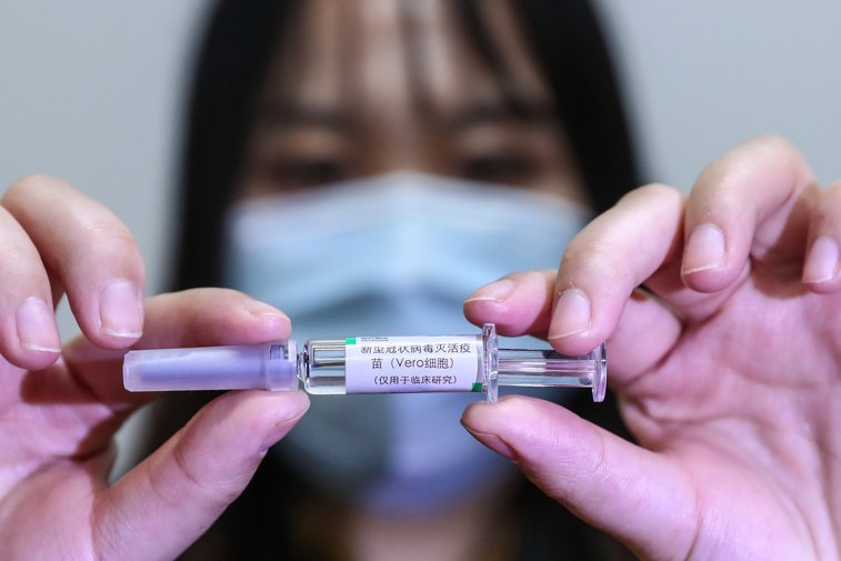 Imaginea articolului "Sigur şi eficient". Vaccinul chinezesc anti-coronavirus, succes după prima rundă de testări! Singurul efect secundar resimţit de cei injectaţi