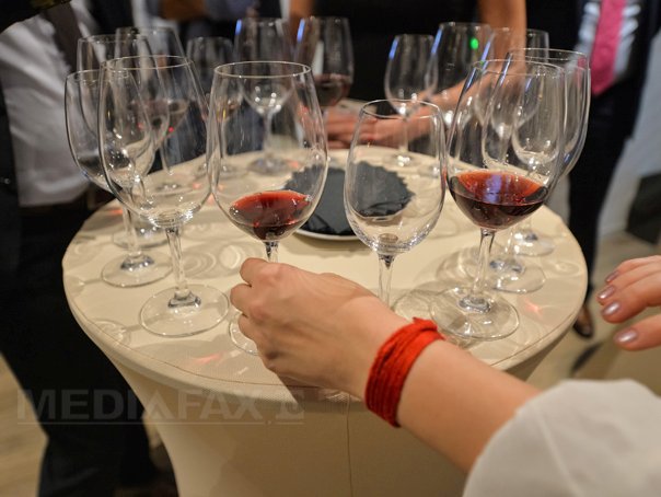 Imaginea articolului Patru pahare de vin băute într-o săptămână pot creşte riscul de demenţă
