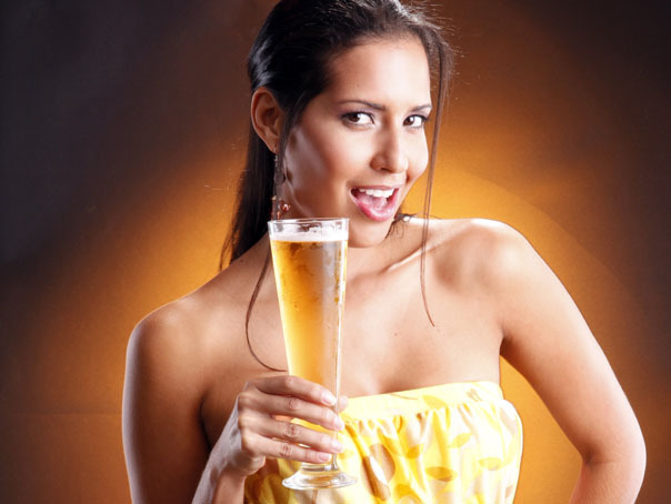 Imaginea articolului Mit spulberat: Berea nu îngraşă. Specialiştii recomandă două - trei pahare de bere pe zi, inclusiv în diete