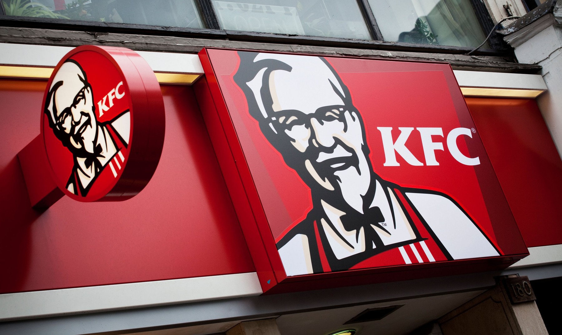 Sphera Franchise Group, operatorul în sistem de franciză al lanţurilor KFC, Pizza Hut şi Taco Bell în România, deschide al patrulea restaurant KFC în Timişoara