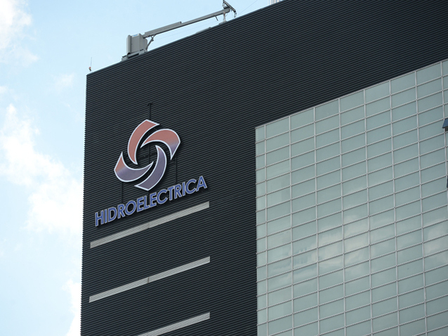 5,7 mld. lei au subscris investitorii de retail în primele şase zile ale IPO-ului Hidroelectrica, tranşa dedicată lor fiind subscrisă în proporţie de 432%. Vineri au fost introduse ordine de aproape 245 mil. lei