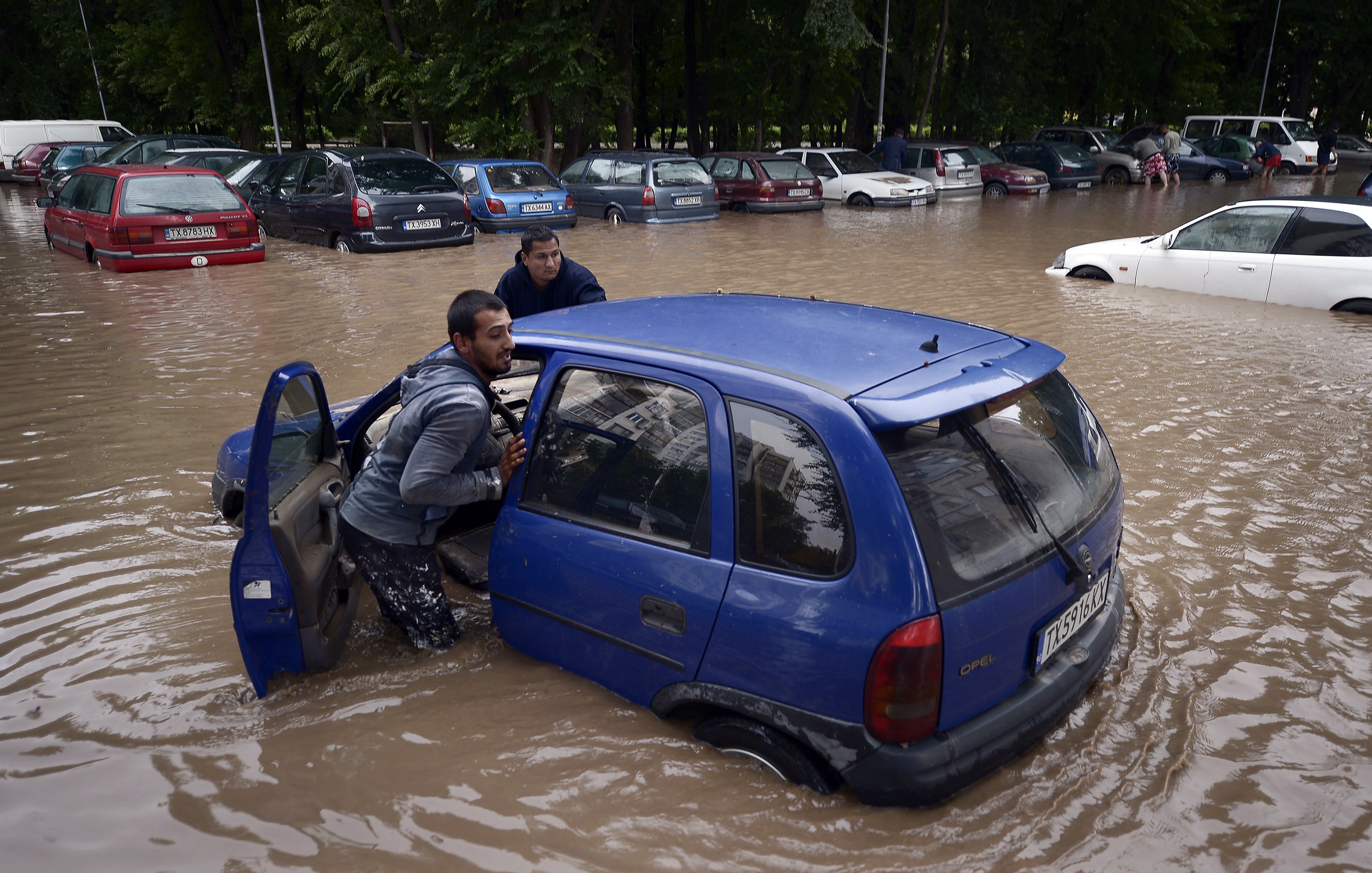 ​Inundaţiile ucigaşe din nord-estul Bulgariei au provocat infrastructurii pagube de până la şapte milioane de euro