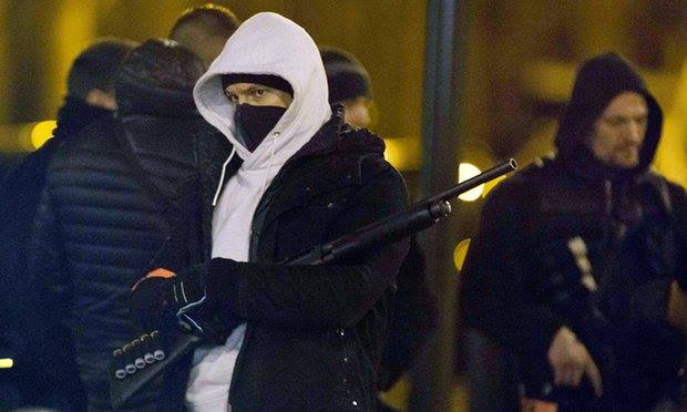 Atac terorist dejucat la Paris, arestări după atentatele de la Bruxelles