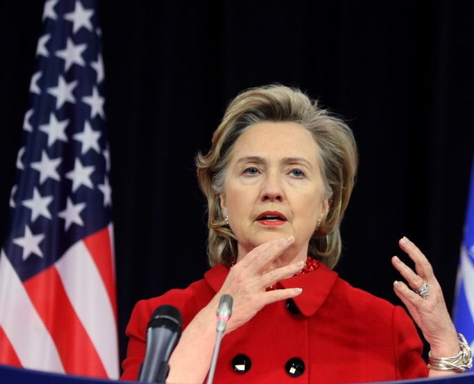 Cum a scăpat Hillary Clinton de o anchetă care ar fi putut însemna ieşirea ei din cursa pentru Casa Albă. Raport FBI