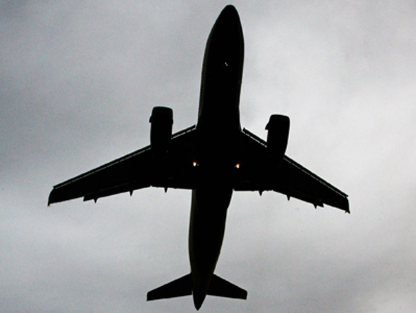 O companie aeriană cere interzicerea consumului de alcool în aeroporturi