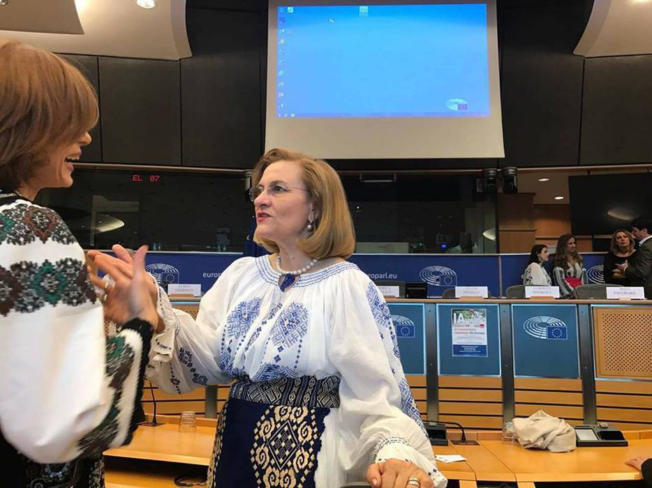 Maria Grapini l-a luat la rost pe Emmanuel Macron, în Parlamentul European. Replica preşedintelui Franţei. VIDEO