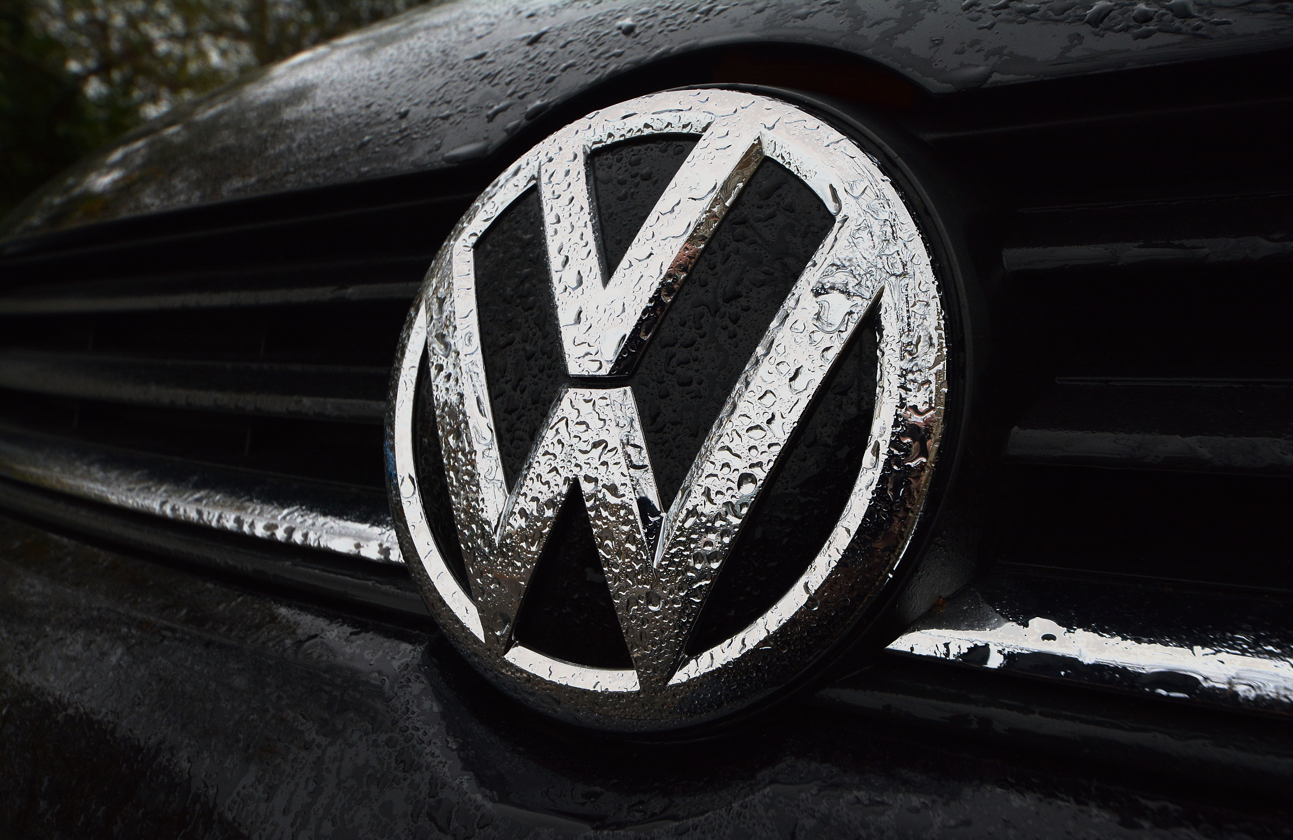 Volkswagen începe revoluţia din auto cu concedieri masive: Aproximativ 7000 de angajaţi sunt daţi afară 