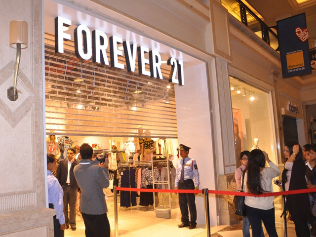 Apocalipsa retailerilor continuă: Forever 21, unul dintre brandurile favorite ale adolescenţilor, a depus cererea pentru faliment 
