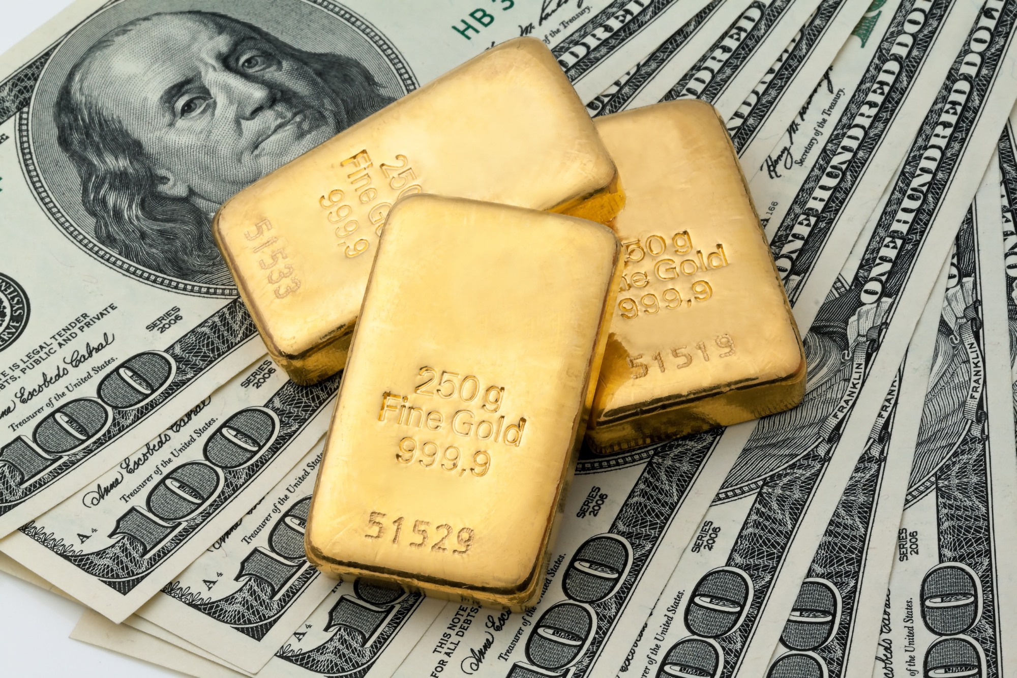 Dacă aveţi aur, sunteţi mult mai bogaţi, dar economia nu stă prea bine: Preţul metalului galben se apropie de 2.000 de dolari, iar marşul forţat nu pare să încetinească 