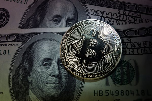 dolari bitcoin în numerar opțiunea este pentru manechine