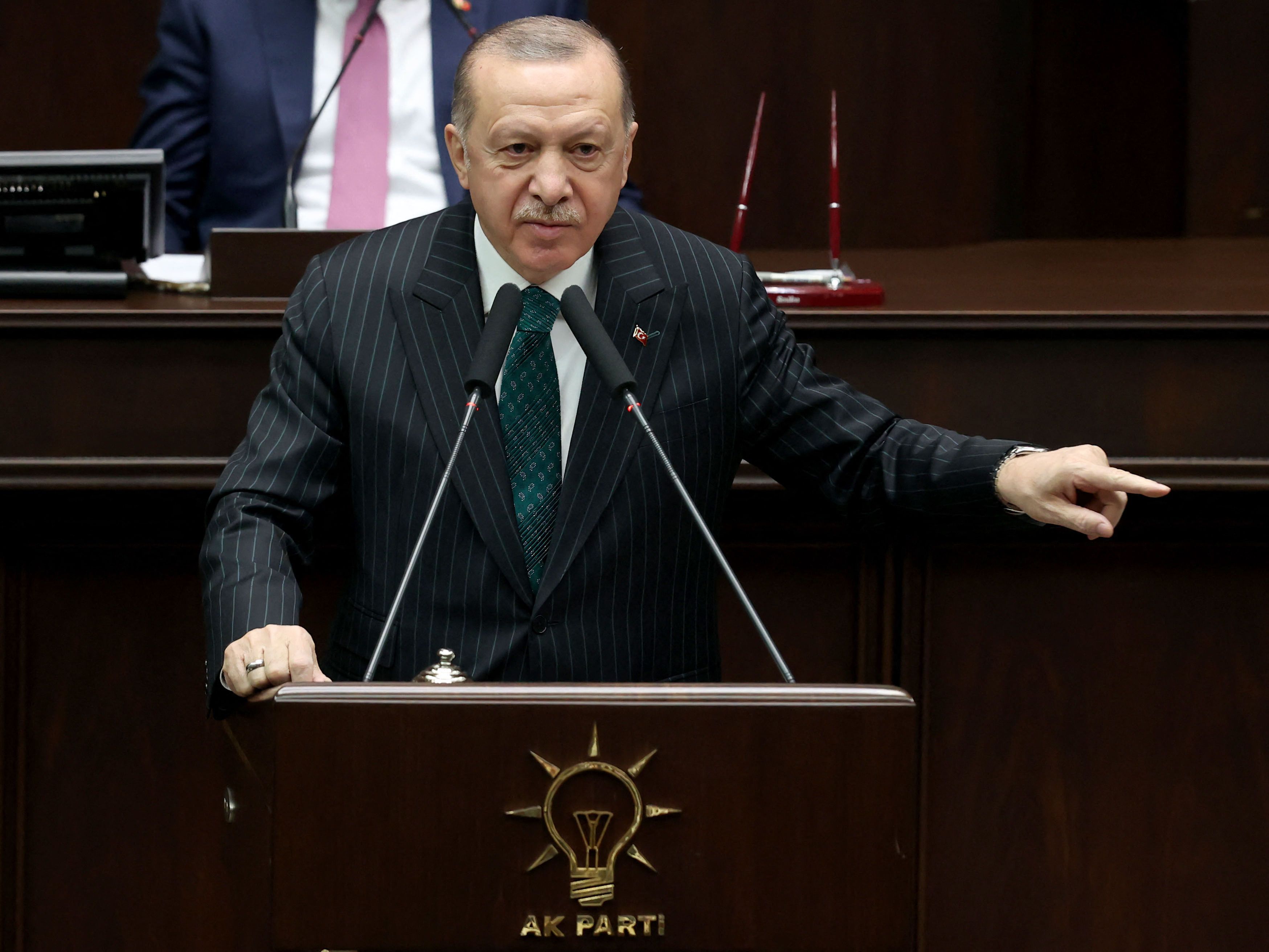 Lira turcească atinge noi minime după ce preşedintele Erdogan a anunţat că va expulza ambasadorii din 10 ţări vestice, printre care SUA, Germania şi Franţa