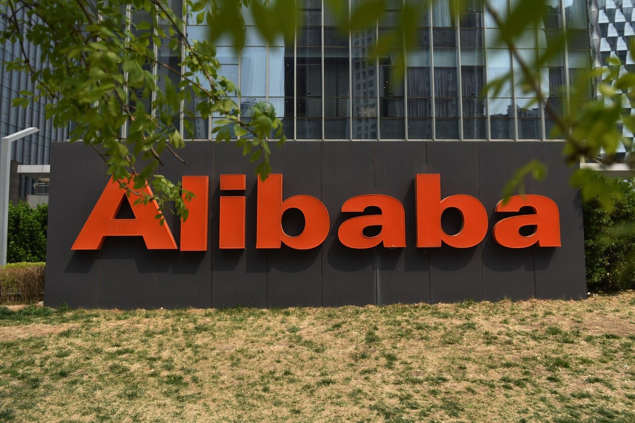 Chinezii îi bat pe americani în lupta pentru banii est-europenilor: Alibaba e în top 3 retaileri online din regiune, în timp ce Amazon nu e nici măcar în top 10