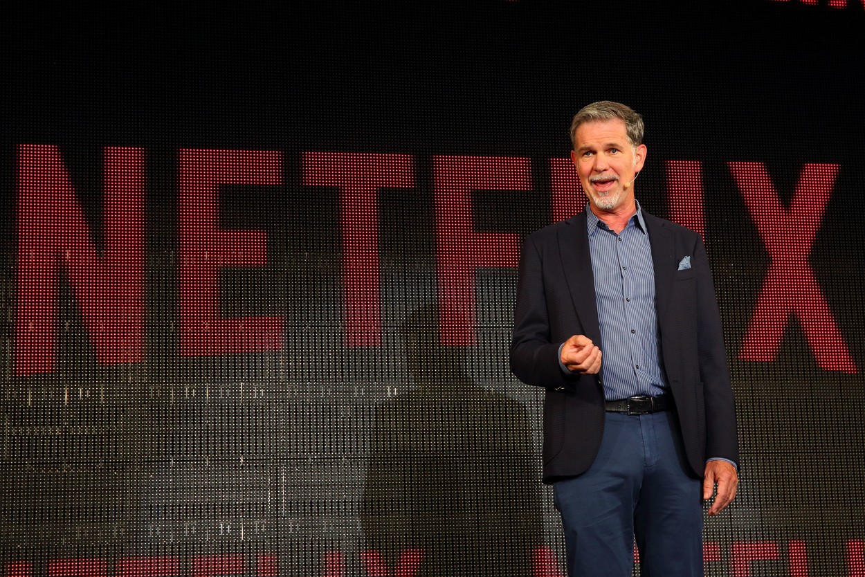 Fondatorul Netflix dezvăluie în premieră pe blogul personal de ce s-a retras din fruntea companiei, după ce adus 7 milioane de noi abonaţi anul trecut. Cine este Reed Hastings, omul care a adus cinematograful în fiecare sufragerie