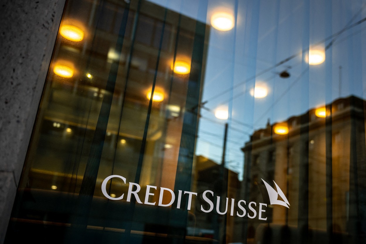 Angajaţii Credit Suisse caută avocaţi pentru a da în judecată Finma, autoritatea de reglementare din domeniul financiar, pentru că le-au fost anulate bonusurile. „Am fost contactaţi de manageri Credit Suisse din întreaga lume pentru a vedea cum îi putem ajuta”