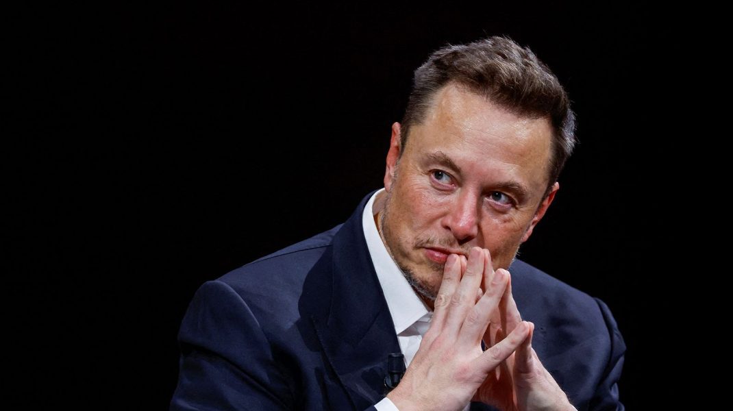 Business MAGAZIN. Elon Musk pregăteşte o nouă lovitură în cel mai hot sector din tehnologie al momentului: xAI, compania de inteligenţă artificială a CEO-ului Tesla, caută să obţină o finanţare de 1 miliard de dolari din partea investitiorilor