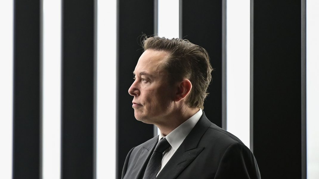 Elon Musk vrea să atragă 6 miliarde de dolari de la investitori pentru xAI, startup-ul care ar trebui să concureze cu OpenAI, dezvoltatorul ChatGPT. Musk neagă informaţiile