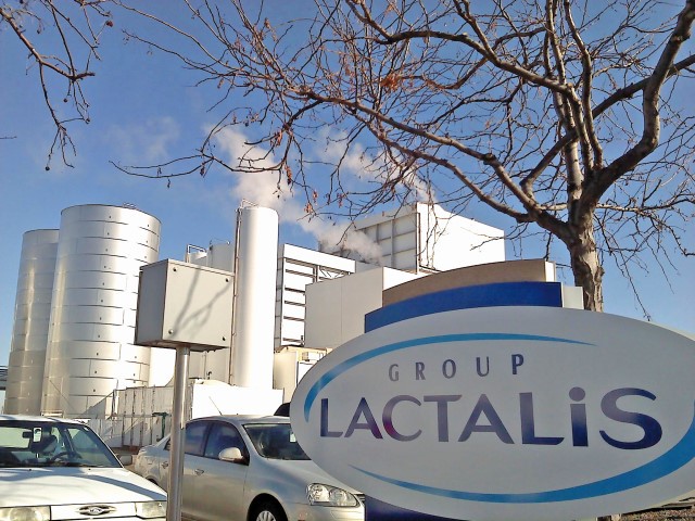 Autorităţile franceze au descins săptămâna trecută la birourile gigantului Lactalis într-un caz de fraudă. Grupul controlează în România Albalact, Covalact, LaDorna şi Rarăul