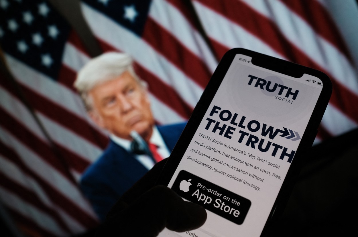 Coşmar pentru Donald Trump: Acţiunile Trump Media, compania din spatele reţelei de socializare Truth Social, au pierdut 47% din valoare în mai puţin de o lună