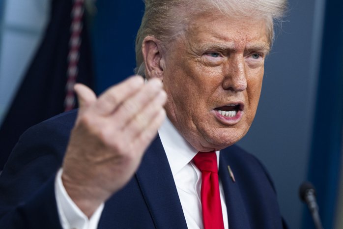 Război total cu statul: Donald Trump dă în judecată ANAF-ul şi american Trezoreria pentru 10 mld. dolari după ce rapoartele privind taxele plătite de preşedintele american s-au scurs în presă. Documentele arată că preşedintele a fentat taxele timp de zece