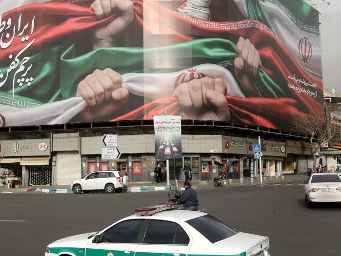 Bazarul cu revoluţie: Bazarul mare din Teheran, odinioară motor economic şi aliat decisiv al revoluţiei din 1979, se întoarce astăzi în centrul scenei, dar de data asta din cauza colapsului economic 