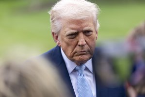 Administraţia Trump anunţă că suspendă un program de imigraţie calificată vital pentru companiile americane din tehnologie. „Din păcate, nu a existat nicio companie în Statele Unite care să fi abuzat mai mult de acest sistem decât Microsoft”