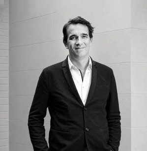 Peter Frankopan, unul dintre cei mai bine cunoscuţi profesori de la Oxford, spune că războaiele din Ucraina şi Iran sunt parte a aceleaşi poveşti. Naţiunile puternice au făcut calcule greşite iar acest lucru duce la apariţia unor alţi jucători 