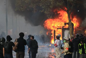 Magazinele de lux din Paris, deja zguduite de distrugeri şi vandalism, se pregătesc pentru un nou weekend turbulent. „Dacă este un incident izolat, ne vom reveni, dar problema este dacă situaţia continuă”