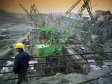 Cât trebuie să câştige şeful unui gigant minier pentru a nu pleca la concurenţă? Aproape 10 milioane de lire pe an şi bonusuri care pot depăşi 18 milioane. Rio Tinto vrea să majoreze cu 56% pachetul salarial-ţintă al CEO-ului Simon Trott