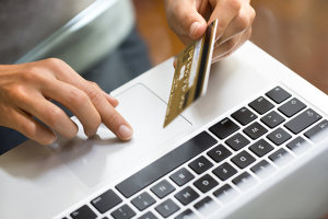 Opinie Radu Terec, antreprenor: Ce se întâmplă cu magazinele online când clientul nu mai caută pe Google, ci întreabă AI ce să cumpere?