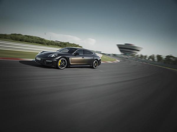 Porsche Panamera duce luxul la extrem cu ediţia Exclusive Series