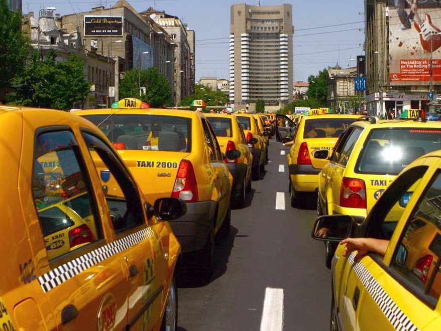 Oraşul din România unde taximetriştii renunţă la galben