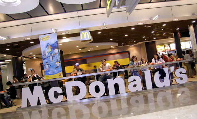 McDonald’s reduce numărul de produse din meniu. Reacţia McDonald’s România