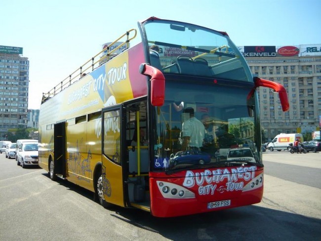 Cum se vede Bucureştiul din autobuzul supraetajat: Ce cred turiştii străini şi românii despre turul Capitalei în double-decker