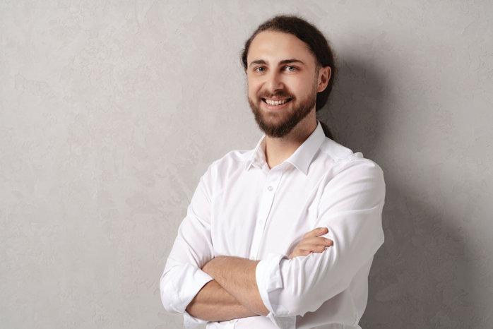 Cum a ajuns Bogdan Ionescu să intre pe piaţa startup-urilor ajungând să fie parte a Devhd. CEO sau antreprenor? Având în vedere schimbările care au loc în tehnologie cred că aş merge mai degrabă într-o echipa de R&D