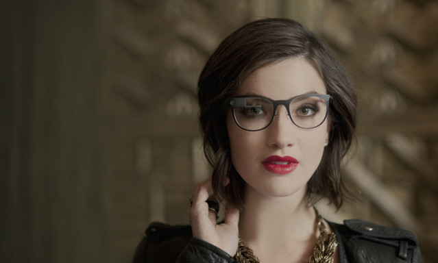 Primii ochelari inteligenţi produşi de către Intel şi Luxottica vor fi anunţaţi în 2015