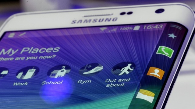 Samsung Galaxy S6 ar putea veni la primăvară cu ecran curbat