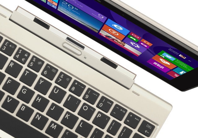 Toshiba a anunţat Satellite Click Mini, o tabletă compactă Windows 8.1 cu tastatură şi ecran de 8,9"