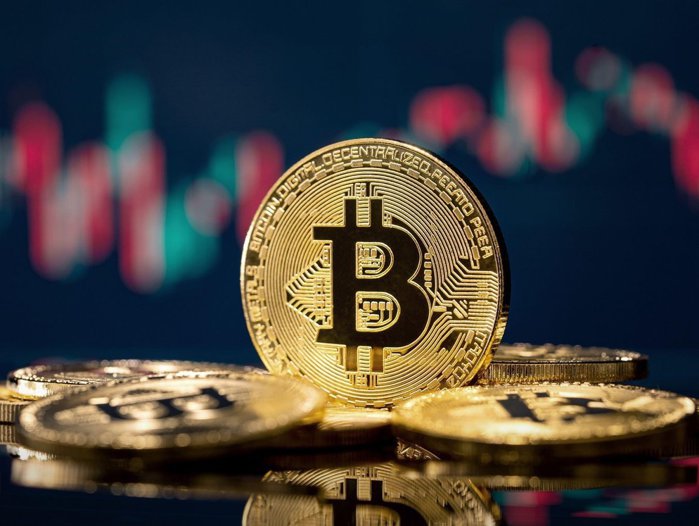 „Aurul digital” îşi pierde strălucirea. Bitcoin se prăbuşeşte sub 67.000 dolari: -20% într-o săptămână şi -47% faţă de maxim. Investitorii instituţionali ies din piaţă