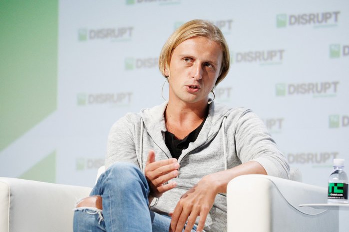 Revolut ţinteşte o evaluare de până la 200 mld. dolari la o posibilă listare pe bursă. CEO-ul Nik Storonsky ar putea deveni unul dintre cei mai bogaţi oameni din lume