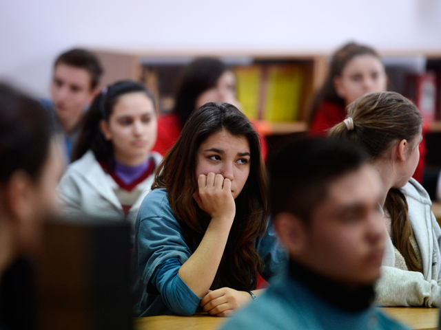 Bacalaureat 2014 toamnă. Subiecte şi barem Română, pe Edu.ro. Peste 39.000 de elevi susţin luni prima probă scrisă