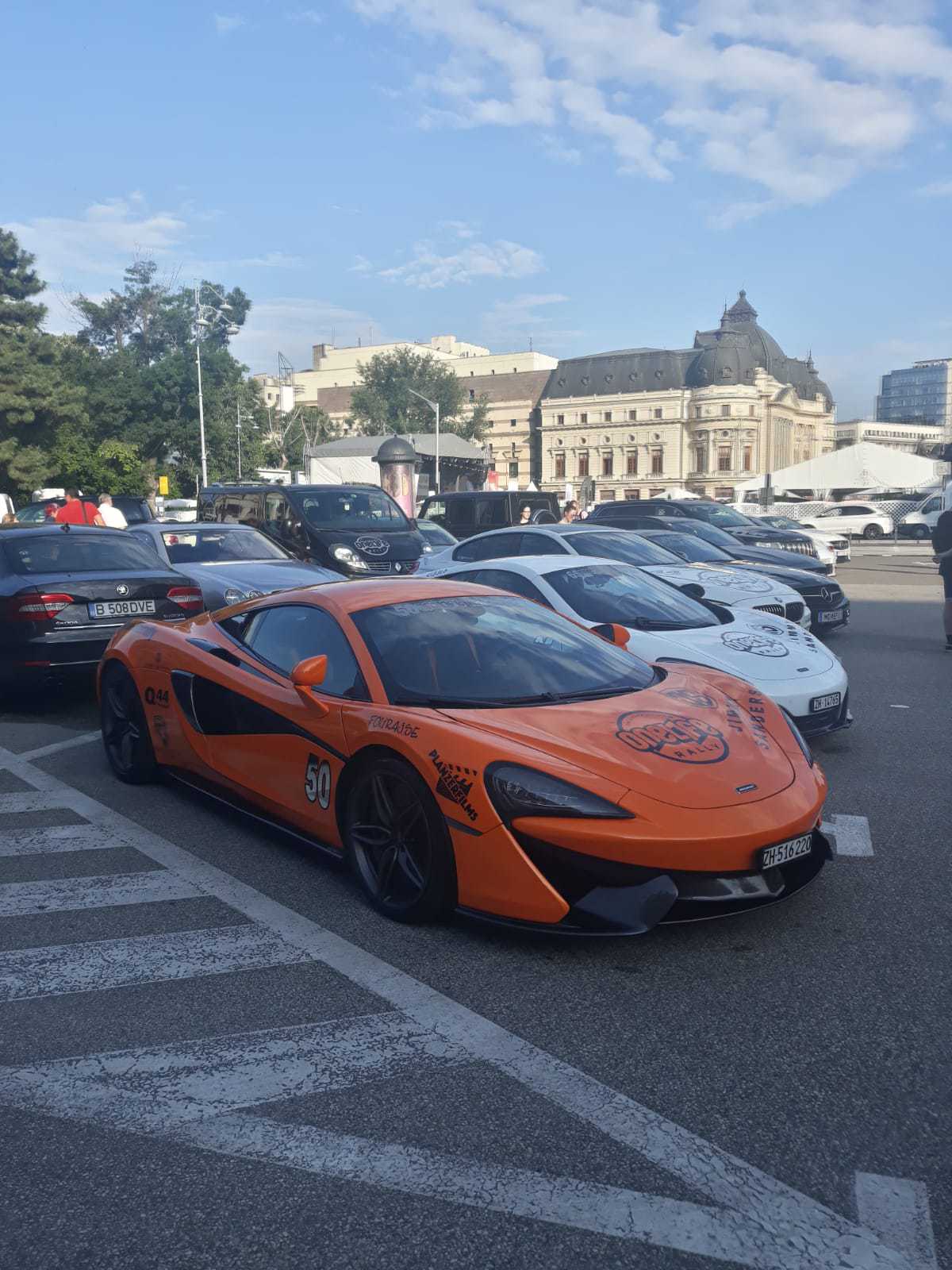 Maşini de sute de mii de euro bucata au venit în această seară în Bucureşti în turneul Onelife Rally