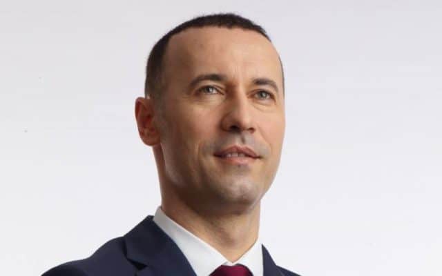 Disponibilizări şi direcţii desfiinţate la Consiliul Judeţean Prahova; „Facem economie de 100 milioane lei în 4 ani”, susţine preşedintele Iulian Dumitrescu