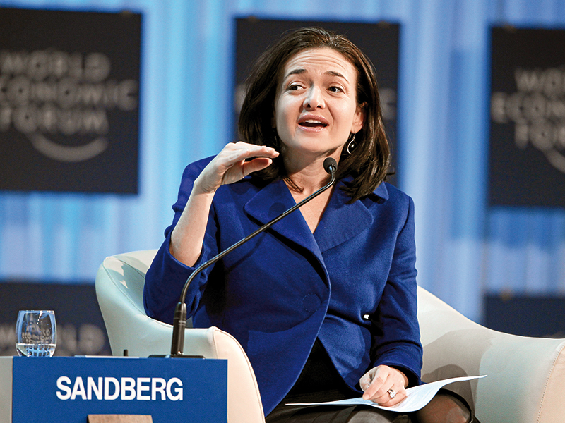Schimbări la vârf: Sheryl Sandberg se retrage din funcţia de Chief Operating Officer la Meta, părintele Facebook. Ea lucrează cu Zuckerberg încă din 2008 