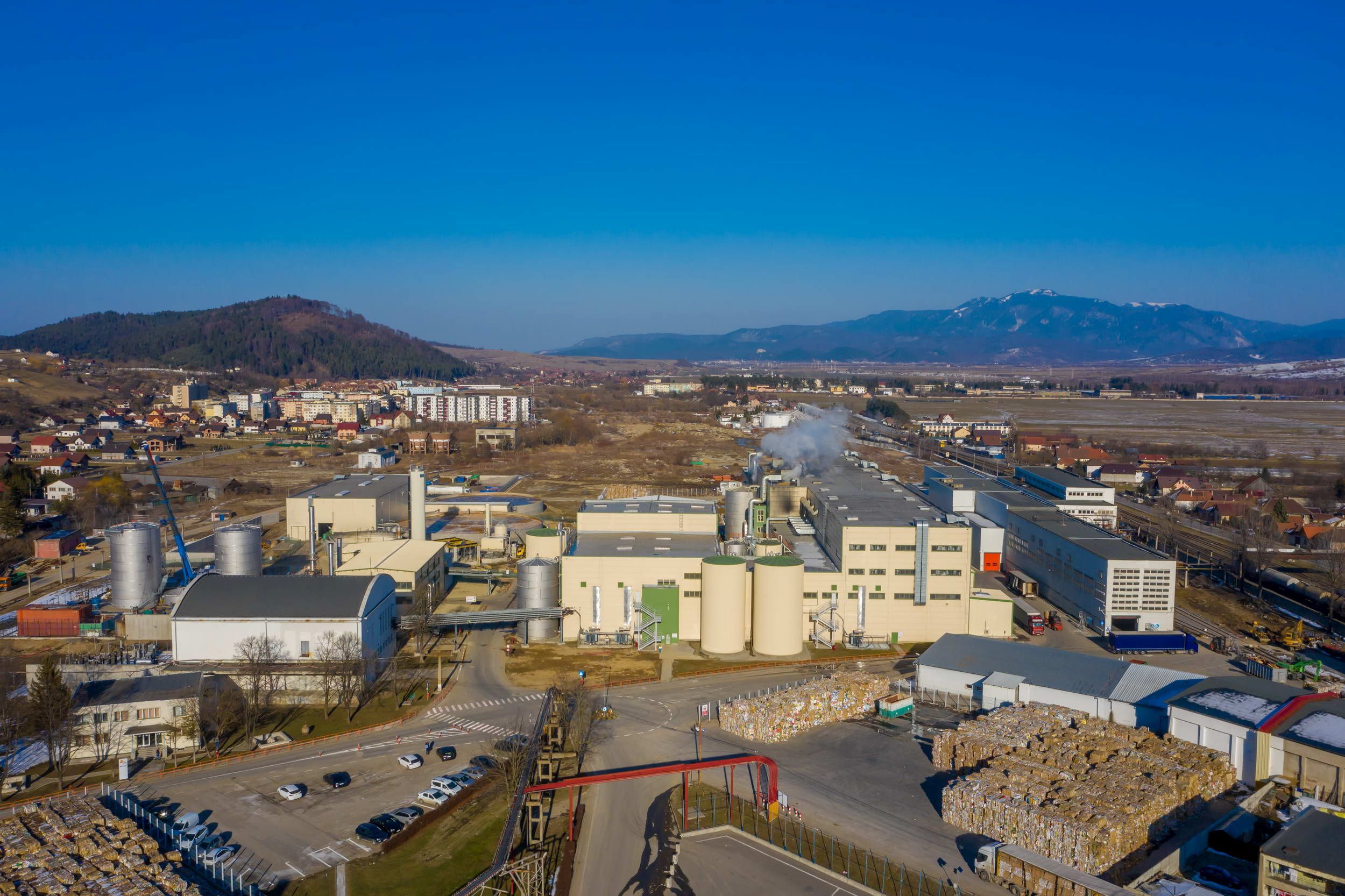 Producătorul de ambalaje DS Smith finalizează construcţia staţiei de epurare a apelor tehnologice de la fabrica de hârtie din Zărneşti, după o investiţie de aproximativ 8,7 mil. euro