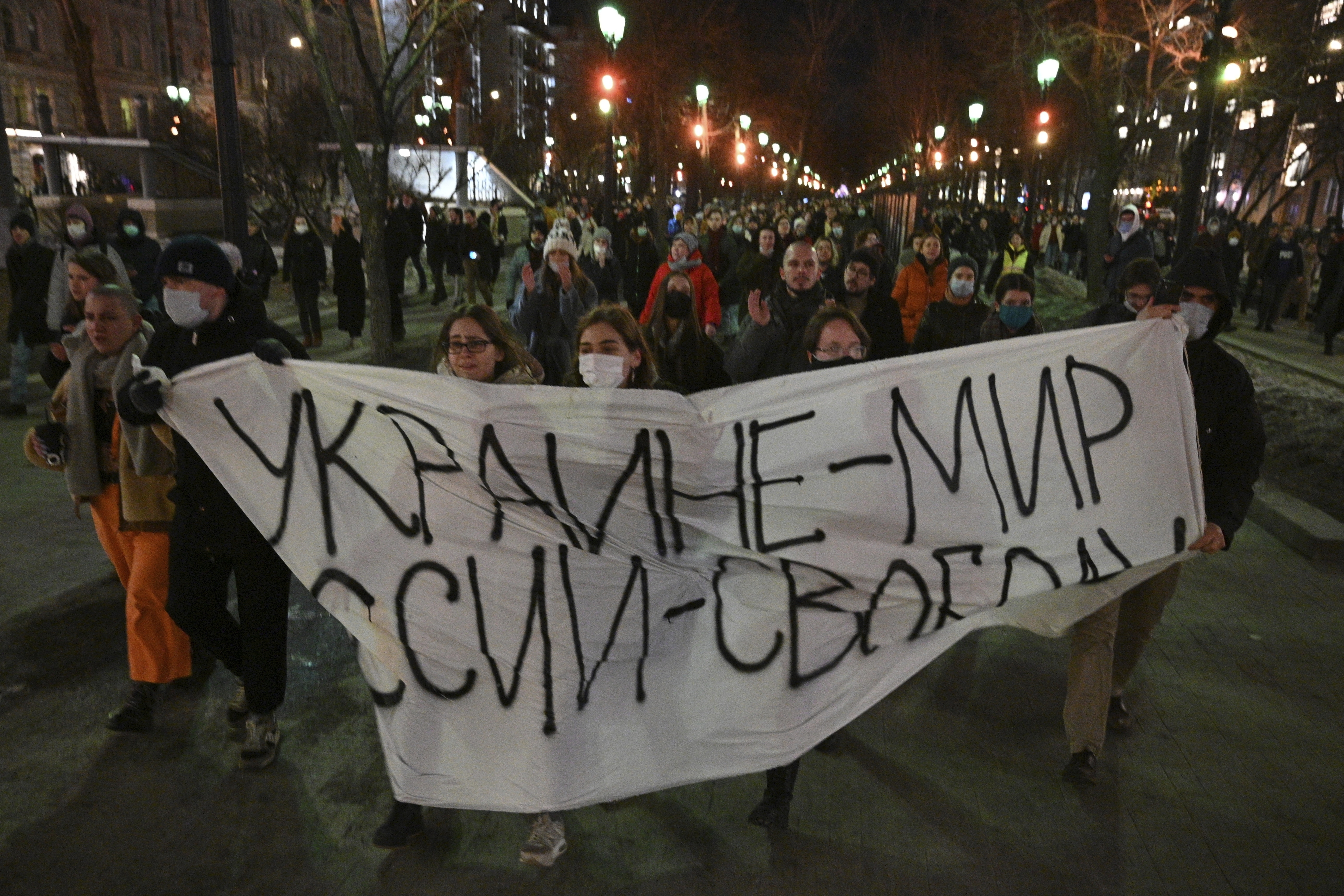 Diaspora rusească se face auzită: proteste într-o ţară cândva prietenoasă cu Putin