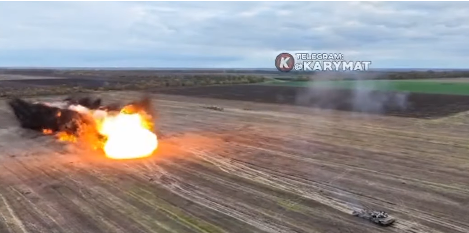 Câmpul minat de ruşi blochează trecerea tancurilor: ucrainenii deschid îşi drum lăsând în urmă explozii puternice